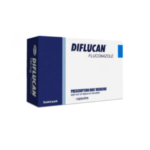 Wat is Diflucan? Diflucan zonder recept kopenDiflucan is een synthetisch geneesmiddel dat schimmelwerend werkt. Diflucan, ook wel bekend als fluconazol, behoort tot de groep van antischimmelmiddelen die gericht zijn op de behandeling van infecties veroorzaakt door schimmels die elk gebied van het lichaam kunnen binnendringen, met inbegrip van de longen, de blaas, de mond, de keel, het genitale gebied, de slokdarm en zelfs het bloed. D e medicatie wordt voorgeschreven voor de behandeling van aandoeningen zoals epidermatomycose, mycosis, chromofytose, balanitis enzovoort. Daarnaast wordt fluconazol voorgeschreven als een veilige behandeling voor patiënten met een zwak immuunsysteem veroorzaakt door onder meer een beenmergtransplantatie, AIDS, kankerbehandeling en andere soortgelijke ziekten. Dit geneesmiddel dient oraal te worden ingenomen. Hoe werkt Diflucan? Schimmels en gist hebben cellen. Het membraan van de cellen is erg belangrijk voor het overleven van de gist en de schimmels. De functie van de celwand is het voorkomen van het binnendringen van ongewenste elementen in de cellen en ook het stoppen van het lekken van de celinhoud. De functie van fluconazool is het vernietigen van de gist die schimmels en ziektes veroorzaakt. Dit wordt effectief gedaan doordat het gaatjes prikt in de wanden van de ziekteveroorzakende schimmels en gist. De gaatjes worden gevormd door het blokkeren van de productie van ergo-sterol. Er zijn verschillende schimmelsoorten en twee daarvan veroorzaken veel ziekten. Fluconazol is het medicijn dat wordt gebruikt voor de behandeling van dergelijke aandoeningen. Veel van de ziekten zijn zeer algemeen en tasten de huid, de mond, de urinewegen enzovoort aan. Dit medicijn is zeer effectief gebleken bij de behandeling van veel van deze ziekten. Diflucan blijkt zeer effectief te zijn in het helpen van mensen met een zwak immuunsysteem tegen de aanvallen van gist- en schimmelinfecties. Dit medicijn is vooral nuttig voor mensen die verzwakt zijn door behandelingen als een mergtransplantatie, radiotherapie en chemo-therapie. Waarom wordt Diflucan voorgeschreven? Dit geneesmiddel wordt gebruikt voor de behandeling van zowel gewone als zeer ernstige ziekten, variërend van eenvoudige ringworm tot disfunctie van de urinewegen, de longen, enz. Het is een voorgeschreven medicijn en de effectiviteit ervan is zeer goed bekend. Mensen die een beetje kennis hebben van het gebruik en de effectiviteit zullen proberen om Diflucan zonder recept te kopen. Wat zijn de bijwerkingen van Diflucan? Personen die dit geneesmiddel gebruiken, kunnen allergische reacties en ook bepaalde neveneffecten ondervinden. Enkele van de allergische reacties zijn netelroos, ademhalingsmoeilijkheden en zwelling (gezicht, tong, lippen en keel). Als u een van deze allergieën opmerkt, neem dan contact op met een arts. Minder ernstige bijwerkingen zijn onder andere braken, lichte misselijkheid, diarree, hoofdpijn, een onaangename smaak, duizeligheid en huiduitslag. Meer ernstige Diflucan bijwerkingen zijn onder andere misselijkheid, lage koorts, maagpijn, verlies van eetlust, donkere urine, geelzucht, kleikleurige ontlasting, rillingen, griep, ernstige blaarvorming, huiduitslag, gemakkelijke kneuzingen, ongewone zwakte en epileptische aanvallen. Hoe moet ik Diflucan innemen? Volg de voorgeschreven dosering en andere instructies van uw arts of zorgverlener op als u eventuele risico’s wilt uitsluiten. De dosis is afhankelijk van het type infectie dat u behandelt en van uw algemene gezondheidstoestand. Vaginale infecties worden behandeld met een enkele pil, terwijl andere ziekten een dubbele dosis kunnen vereisen. Neem het medicijn in met of zonder voedsel. Bel uw arts voor het geval de symptomen van uw schimmelinfectie niet verbeteren. Zoek medische hulp in geval uw verontrustwekkende symptomen opmerkt waaronder allergische reacties, ernstige pijn op de borst, koorts, misselijkheid, braken, stuiptrekkingen enzoverder. Wat zijn de voorzorgsmaatregelen en contra-indicaties met betrekking tot Diflucan? Voordat u dit geneesmiddel neemt om bepaalde schimmelinfecties te behandelen, dient u een zorgverlener te raadplegen om te controleren of de behandeling veilig is en geen wisselwerking heeft met andere ziekten die u heeft en met medicijnen die u inneemt. Informeer uw medisch specialist als u lijdt aan een van de volgende ziektebeelden: Kanker; Lever- of nierziekten; HIV of AIDS; Hartritmestoornissen of ernstige hartziekten; Allergieën voor eventuele schimmelwerende middelen en andere aanverwante aandoeningen. Deze gegevens zullen de arts helpen om de juiste dosis voor te schrijven die uw probleem zal helpen oplossen zonder onnodige bijwerkingen. Diflucan mag niet worden ingenomen door zwangere vrouwen en vrouwen die borstvoeding geven vanwege het mogelijke schadelijke effect op de gezondheid van een ongeboren of zogende kind. Een enkele dosis Diflucan die wordt gebruikt om de symptomen van een vaginale schimmelinfectie te behandelen zal echter geen schade toebrengen aan een kind. Houd er rekening mee dat het geneesmiddel de effectiviteit van uw anticonceptiemiddelen kan verminderen, dus vraag uw arts om een alternatief. Hoe snel werkt fluconazol? Fluconazol 150 mg is een antischimmelmedicijn dat wordt gebruikt om vaginale schimmelinfecties te behandelen die worden veroorzaakt door de gist die bekend staat als Candida. Het werkt door de groei van Candida te stoppen. Het begint meestal binnen een dag te werken, maar het kan 3 dagen duren voordat uw symptomen verbeteren en tot 7 dagen voordat uw symptomen geheel verdwenen zijn. Kan ik fluconazol online kopen? Fluconazol kopen kan makkelijk en veilig op het internet. Terwijl nog veel mensen Diflucan kopen bij hun lokale apotheek, geven steeds meer mensen er de voorkeur aan om te profiteren van het gemak dat het internet hen biedt. Wij bieden dit geneesmiddel aan in doseringen van 50 mg, 100 mg, 150 mg en 200 mg. Als uw symptomen extreem zijn, is het niet ongebruikelijk om hogere doseringen in een keer te nemen. Het is echter altijd aan te raden om uw huisarts te bezoeken voor een consult. Deze kan u tijdens uw behandeling veel beter begeleiden alsook raadzame adviezen geven. Waar kan ik fluconazol kopen? U kunt Diflucan kopen in onze online apotheek tegen de goedkoopste prijzen. Wij verkopen de generieke versie van Diflucan, fluconazol genaamd. U hoeft geen hoge prijs meer te betalen voor dit medicijn dan nodig. U hoeft zich geen zorgen te maken over de effectiviteit van fluconazol, omdat beiden gebruik maken van dezelfde werkzame stoffen. Zowel de merk- als de generieke versie leveren dezelfde resultaten op en zijn even veilig. Degenen die geen bijwerkingen hebben bij de gemerkte versie zullen geen bijwerkingen hebben bij fluconazol. U kunt Diflucan eenvoudig bestellen in onze online apotheek, waar u ook bent, en het bij u thuis of op kantoor laten bezorgen. Vandaag de dag geven de meeste mensen er de voorkeur aan om Diflucan zonder recept online te bestellen, omdat het erg handig is om uw bestelling bij onze online apotheek te plaatsen. U kunt uw bestellingen in slechts enkele klikken plaatsen. Om u te helpen bij het bestellen van goedkope Diflucan in onze internet apotheek, hebben we alle benodigde online veiligheidsmaatregelen genomen. U hoeft zich dus geen zorgen te maken over uw online veiligheid of uw privacy tijdens het bestellen van Diflucan bij ons. U weet ongetwijfeld hoe gênant Diflucan kopen bij uw lokale apotheek kan zijn, is het niet? Hopelijk hebben wij u er van kunnen overtuigen dat wij de meest betrouwbare bron zijn waar u Diflucan kopen kunt in Nederland. Hebt u echter toch nog vragen over dit geneesmiddel, het gebruik ervan en Diflucan kopen zonder recept? Aarzel dat niet om contact op te nemen met onze apothekers. Zij zullen hun uiterste best doen om u te helpen bij het Diflucan kopen.